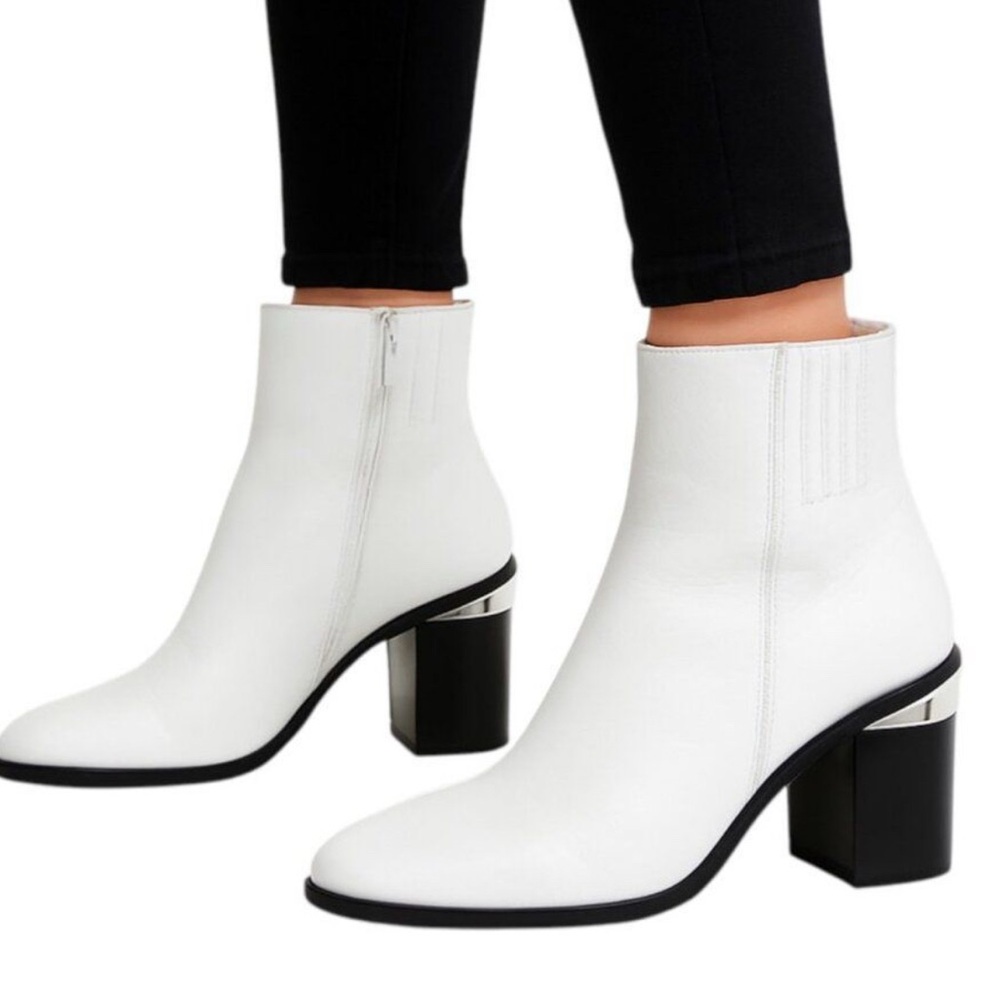 Alexander Wang sz37 White Ankle Boots w/black sole and silver cutout detail…